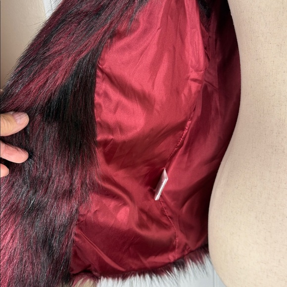BCBGeneration Faux Fur Vest Sz Medium - Picture 8 of 12